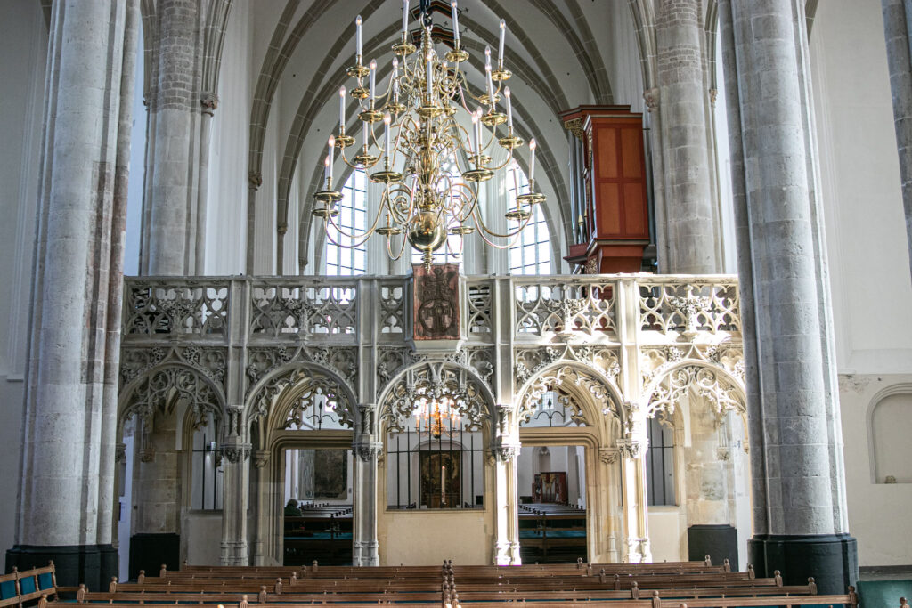 Doxaal - Stenen kerkhek (2)