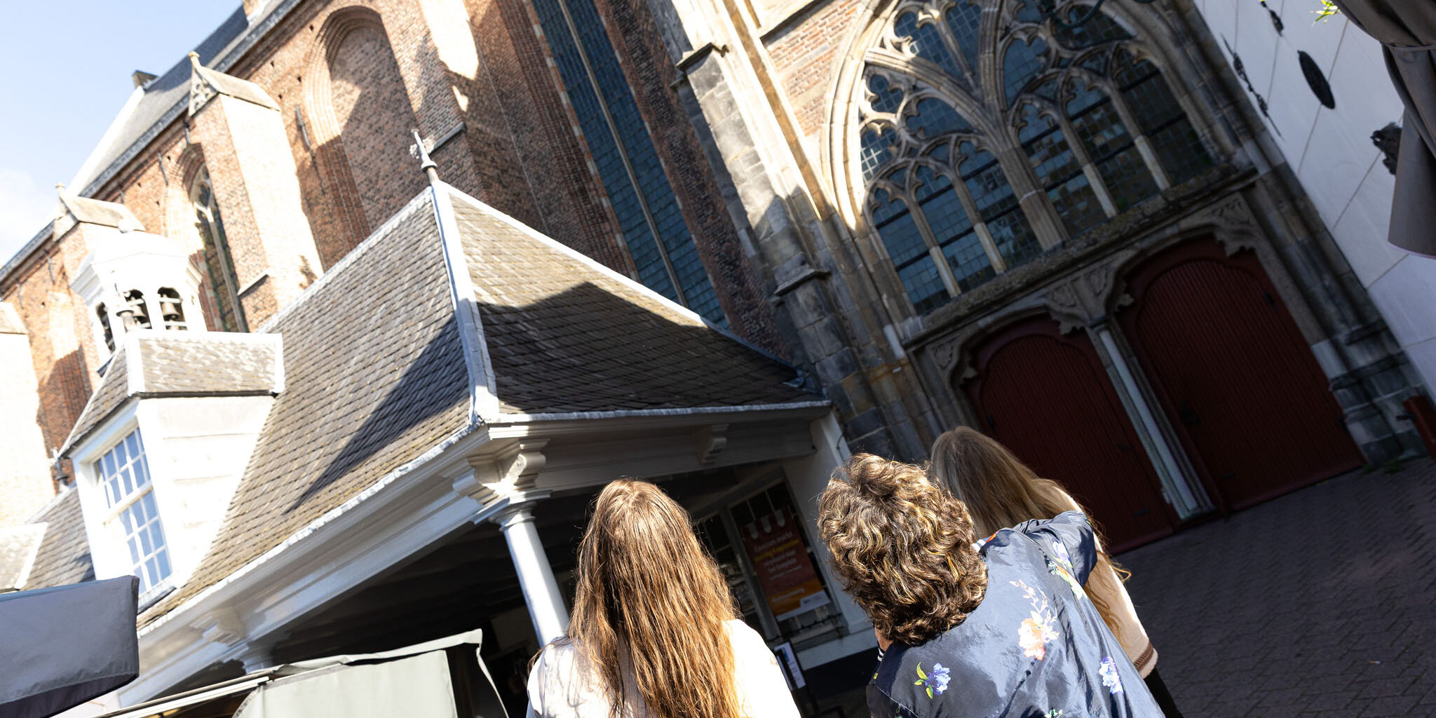 Vooringang vanaf de Hof (2)